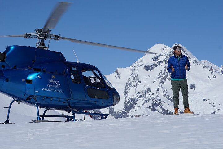 Helikoptertransfer zum oberen Fox Glacier mit zerklüftetem Eis darunter